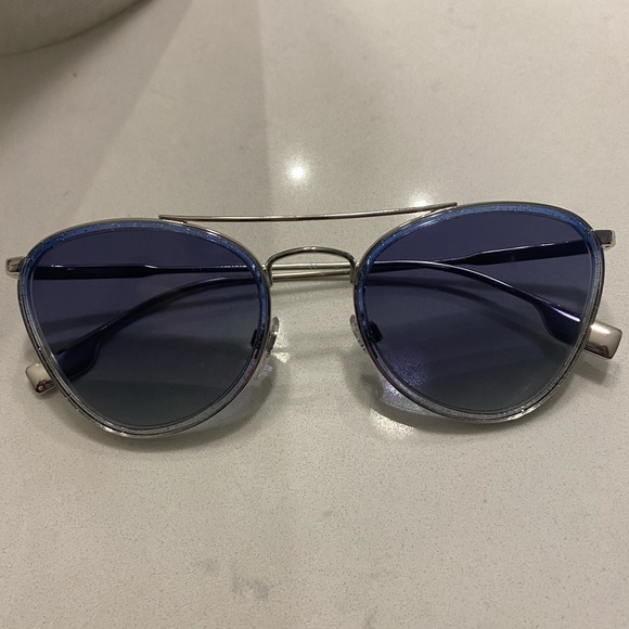 Burberry Accessories - Burberry sunglasses